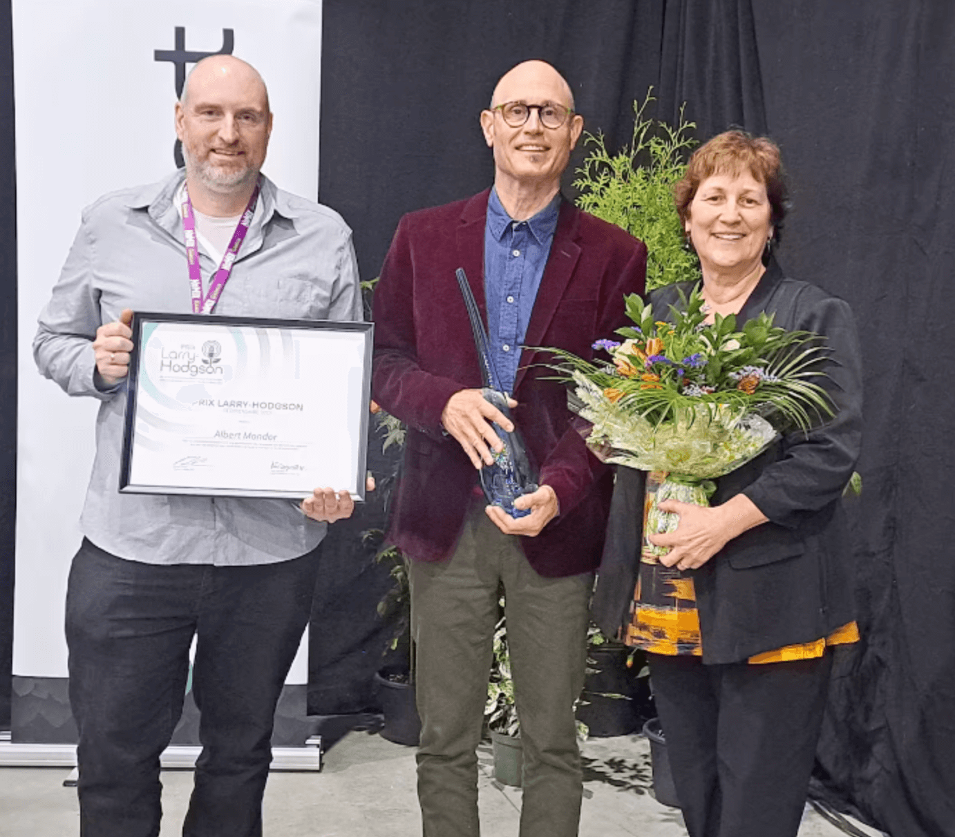 Albert Mondor reçoit le Prix Larry-Hodgson